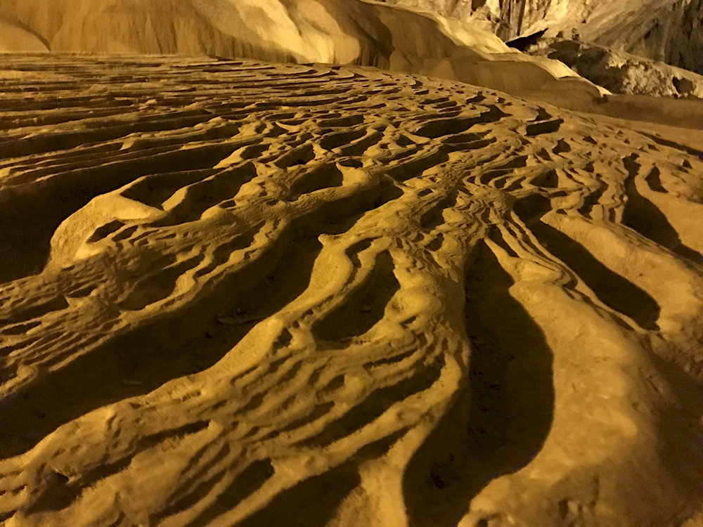 The absence of water inside the cave from October to April makes for easier and safer exploration